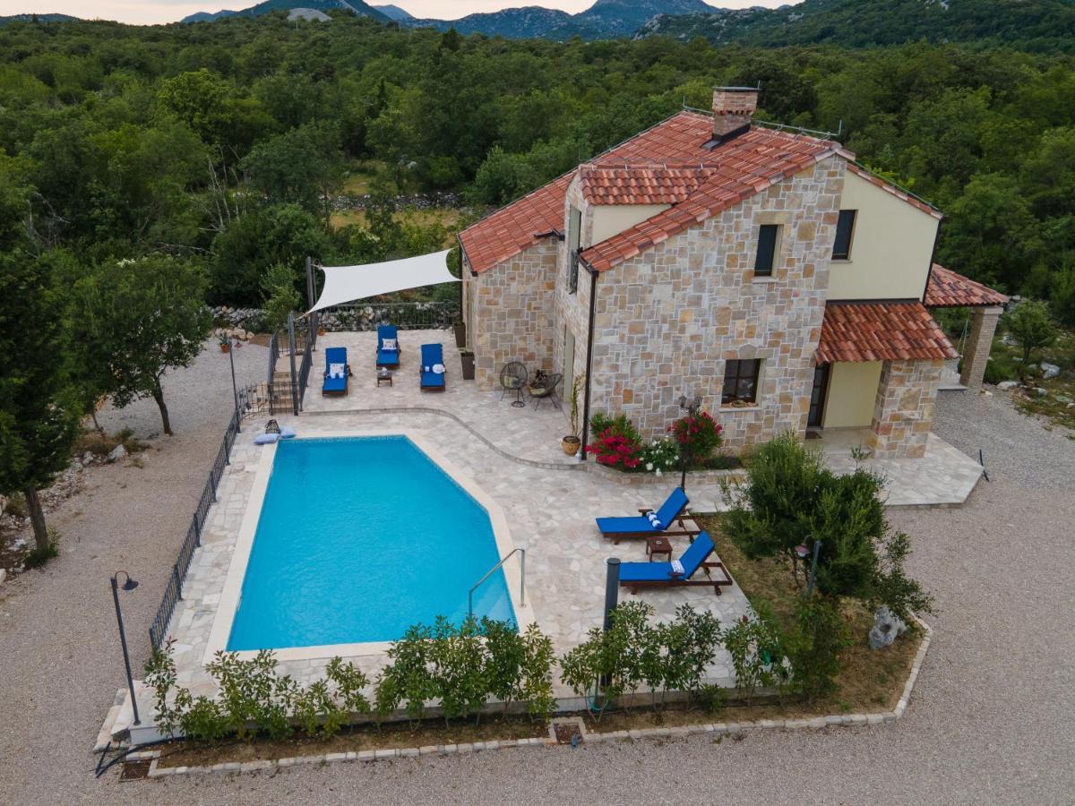 Villa Ilir 内乌姆 外观 照片
